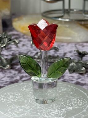 Red Lucite Tulip 🌷